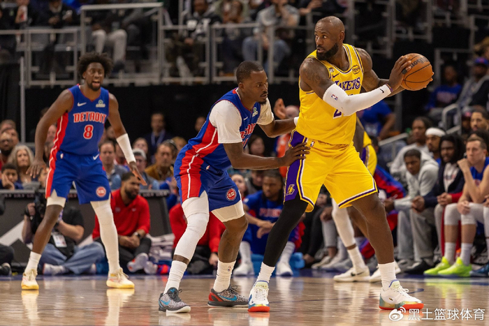 湖人三巨头化学反应爆发 詹姆斯转型成关键