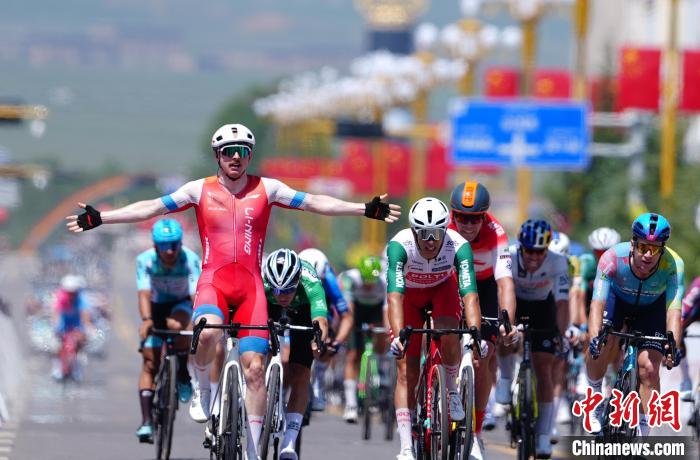 第二十四届环青赛收官赛落幕 154名车手完成140