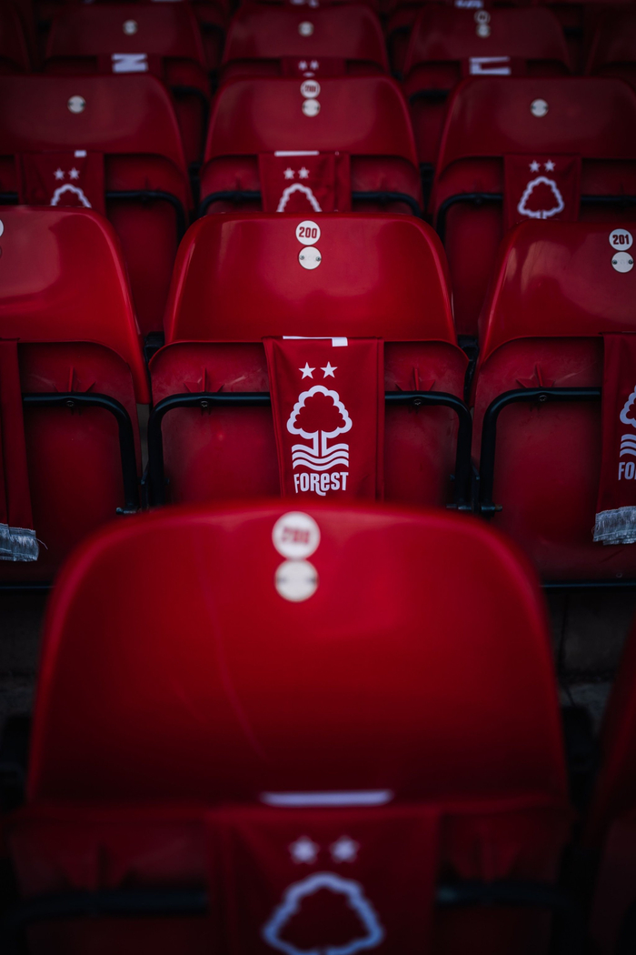 诺丁汉森林主场迎战富勒姆 球迷助威士气高涨